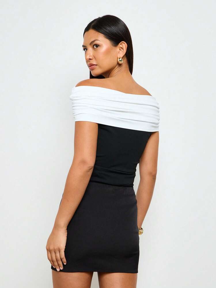 Classic Fitted Pencil Mini Skirt