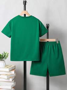 SHEIN 青少年男孩两件套：贴花圆领短袖 T 恤和松紧腰短裤 - 綠色 - 查看 2