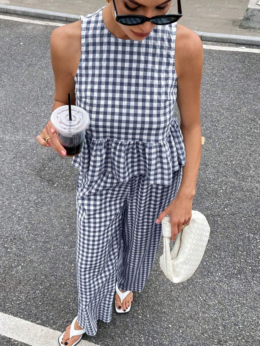 Siren Gaze 2025年波西米亚风夏季女装：格子荷叶边无袖露背上衣和阔腿裤套装 - 适合度假、节日、海滩休闲两件套，采用透气亚麻质感面料。女士夏季服装，女士夏季套装，夏季服装，夏季工作连衣裙，女士服装，格子套装，两件套，女士格子两件套，休闲两件套，夏季两件套，格子套装，方格两件套，格纹 - 藏蓝色 - 查看 1