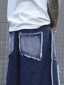 Manfinity Streetrush Pantalones cortos de hombre casuales de mezclilla con estampado de letras, parches y dobladillo deshilachado