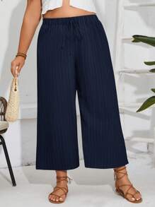 SHEIN Frenchy Pantalones anchos y cortos de talla grande con textura y cordones para vacaciones, en unicolor