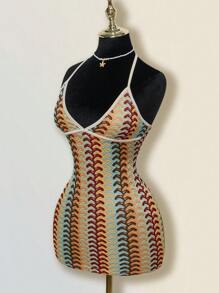 SHEIN ICON Vestido corto para la playa con cuello halter, espalda descubierta y escote en V profundo, confeccionado en tejido jacquard de punto con colores contrastantes y borde acanalado