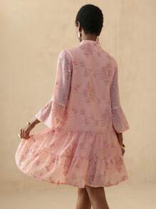 Vesra Vestido de mujer con cuello alto, manga 3/4 y abierto por delante, con bordado y lentejuelas