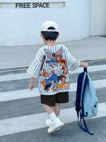 SHEIN 2 Stücke/Set Jungen Lässig Street Fashion süße Cartoon Tier Gruppe Grafik Oversized Rundhals Kurzarm T-Shirt und blaue Shorts Outfit, geeignet für Frühling/Sommer, Schule