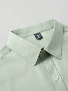 Manfinity Mode 全印花男士夏季休闲纽扣前口袋短袖衬衫男士短袖正装衬衫绿色男士正装衬衫商务休闲上衣男士 - 綠色 - 查看 4