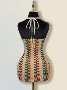 SHEIN ICON Vestido corto para la playa con cuello halter, espalda descubierta y escote en V profundo, confeccionado en tejido jacquard de punto con colores contrastantes y borde acanalado