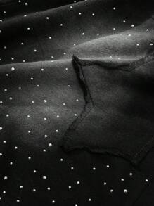 ROMWE MEN Grunge Punk 男士街头风格星星贴花设计破洞短裤，左大腿处有黑色星星贴片，复古外观，黑色抽绳腰带开合，星星印花装饰细节，宽松舒适休闲版型 - 黑色 - 查看 8