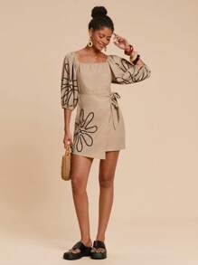 Travachic 女士刺绣方领系带休闲套头迷你连衣裙