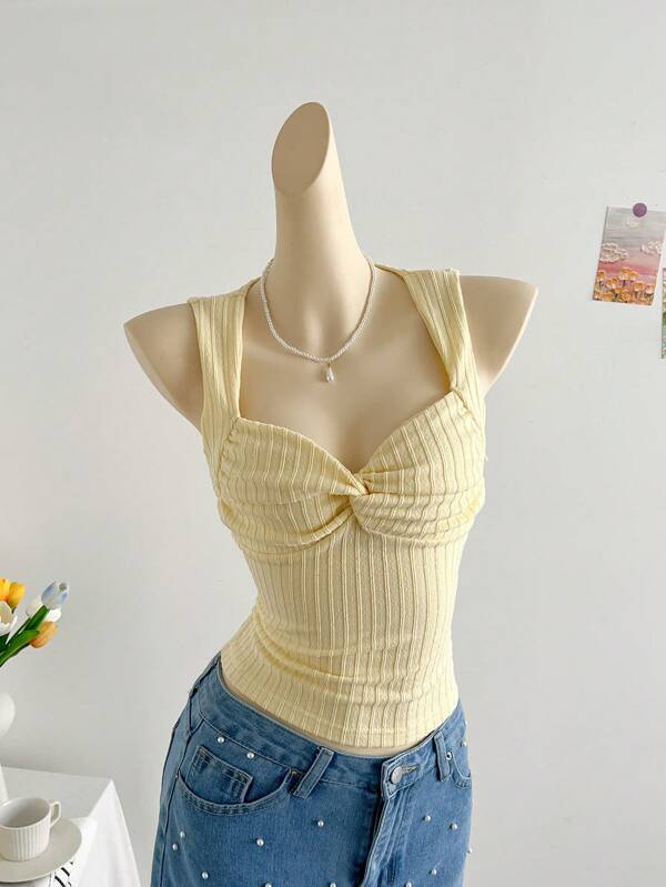 Soleia Femmes Top de réservoir ajusté à twist en tissu texturé tricoté jaune vacances, pour les fêtes, les rendez-vous, le thé de l'après-midi, la plage, la croisière, la tenue d'été