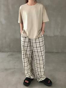 FRIFUL 女士休闲两件套：灰色基础款T恤和格子裤，夏季女士短款套装 - 杏色 - 查看 3