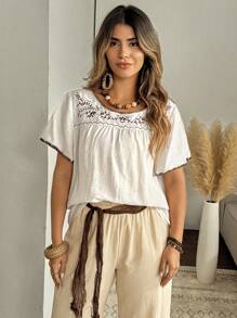 SHEIN LUNE 加大码女式刺绣短袖圆领衬衫上衣，花卉刺绣饰边加大码休闲优雅衬衫 - 杏色 - 查看 3