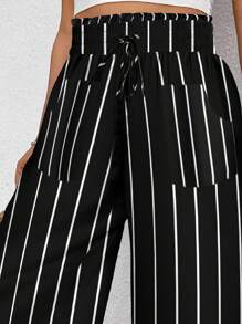 SHEIN Frenchy Pantalones casuales holgados y con encaje de cintura alta para mujer de talla grande, con estilo de festival de música, en gradiente, de color negro y blanco a rayas con contraste de unicolor, para vacaciones de verano