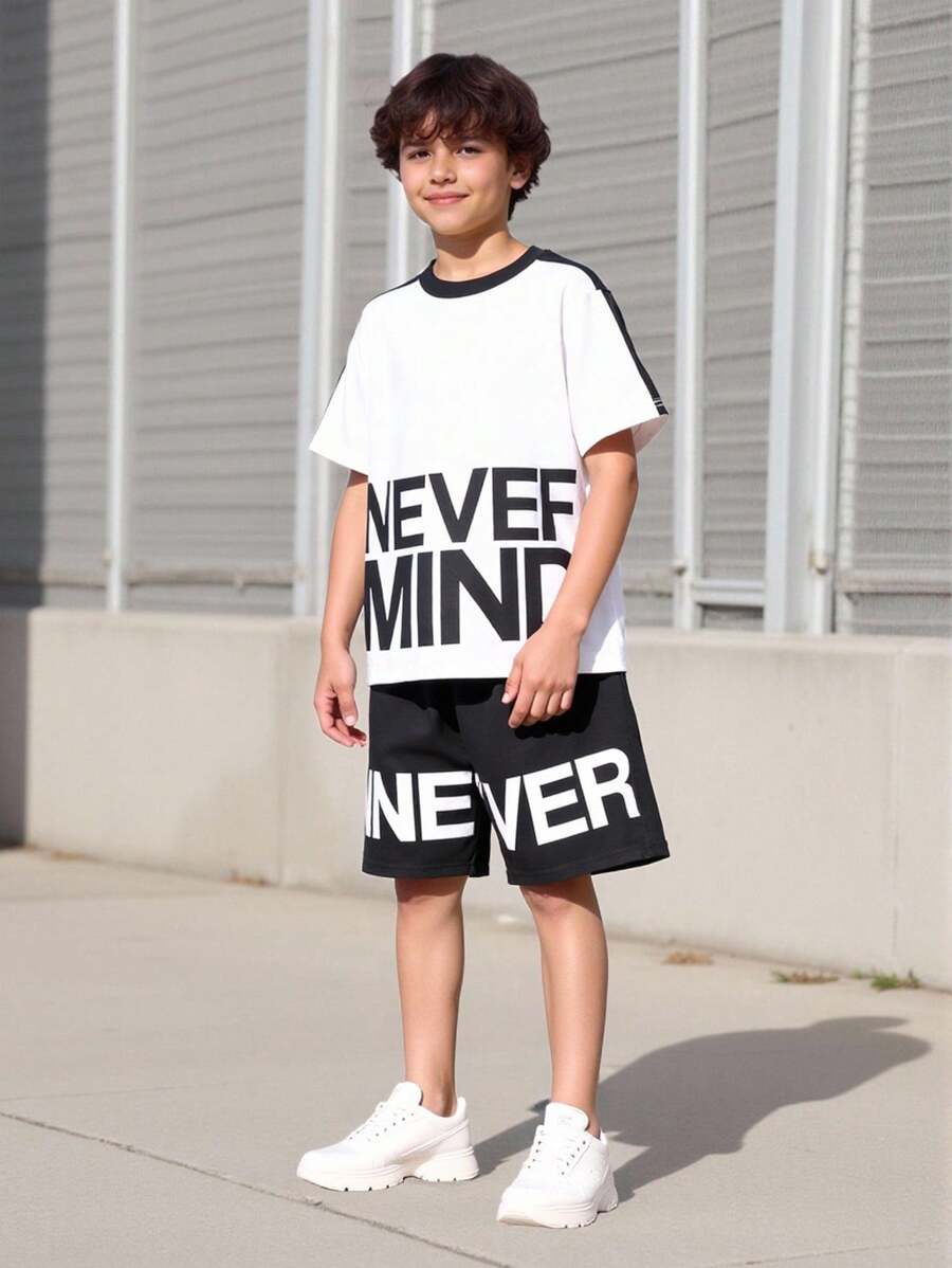 SHEIN Tween男孩口號圖形對比邊縫t恤和短褲套裝 - 黑與白 - 查看 1