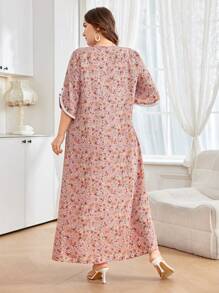 SHEIN Najma Robe ample vintage pour femmes grande taille, col carré asymétrique, manches mi-longues, fleurs éparses avec franges, ample et confortable, style casual/resort - Multicolore - Voir 2
