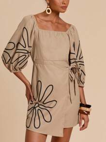 Travachic 女士刺绣方领系带休闲套头迷你连衣裙