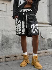 Manfinity Roghcode Manfinity Streetrush 男士街头运动服，适合日常休闲穿着，采用高街风格的二合一设计，腰带上绣有“Follow Your Heart”字样的贴片和“FROM NEW YORK”字样的印花。套装包含一条印有数字 23 的黑色短裤，是夏季度假、街头运动、音乐节和日常穿着的理想之选。 - 黑色 - 查看 8