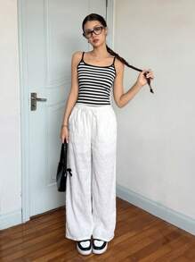 SHEIN 2 件套青少年女孩休闲撞色条纹吊带背心和裤子套装，舒适简约 - 黑與白 - 查看 1