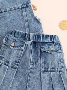 Conjunto de ropa informal para niñas jóvenes compuesto por un chaleco vaquero sin mangas con dobladillo deshilachado y lavado vintage, cómodo y versátil, con cintura elástica, y una falda plisada casual de mezclilla - Azul lavado medio - Ver 3