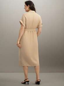 SHEIN Clasi Vestido cruzado elegante para mujer de talla grande, de tela texturizada cómoda, adecuado para ir al trabajo y uso diario, ropa de verano para mujer - Caqui - Ver 2