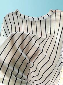 SHEIN 2 Stücke/Set Jungen Lässig Street Fashion süße Cartoon Tier Gruppe Grafik Oversized Rundhals Kurzarm T-Shirt und blaue Shorts Outfit, geeignet für Frühling/Sommer, Schule