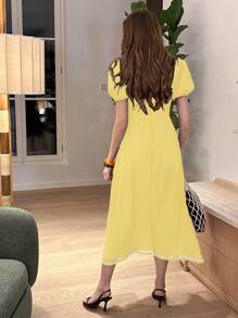 Chiquease Vestido amarillo de ajuste ceñido con cuello en V, unicolor, parche, volantes en las mangas abullonadas y cintura con lazo - Amarillo - Ver 2