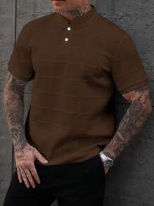 Manfinity Homme 男士夏季棕色休闲立领纽扣短袖 Polo 衫，棕色针织 Polo 衫。送给男朋友或丈夫的绝佳礼物。 - 棕色 - 查看 3