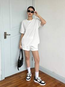 SHEIN Teen Girls' Casual Simple Comfy Round Neck Raglan Short Sleeve White T-Shirt And Shorts Set