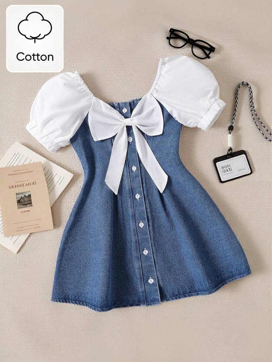 SHEIN Elladie kids Vestido cómodo y dulce con mangas abullonadas, decoración de lazo y parches de mezclilla para niñas, adecuado para uso diario, juegos al aire libre, viajes, escuela, primavera/verano, vacaciones de verano y relajación - Multicolor - Ver 1