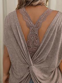 SHEIN VCAY 加大码女款撞色蕾丝后背扭纹蝙蝠袖短袖 T 恤，适合夏季 Y2K 露背上衣、女款外出上衣、女款街头潮流朋克露背装、返校装、乡村音乐会装、西部摇滚风、秋季机场装、复古风、约会之夜、办公室装、波西米亚风、复古旅行装、机场俱乐部装 - 杏色 - 查看 2