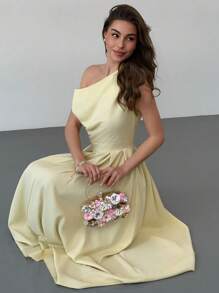Aloruh Vestido de mujer de longitud media, de nueva llegada para primavera/verano, con hombros oblicuos, plisado y bajo asimétrico, en un estilo minimalista y de oficina para el traslado, en color amarillo claro - Amarillo claro - Ver 1