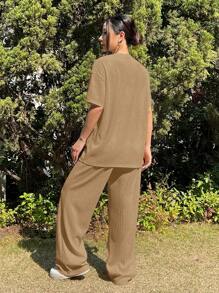 SHEIN EZwear 夏季宽松针织纹理T恤和裤子休闲两件套 - 卡其色 - 查看 2