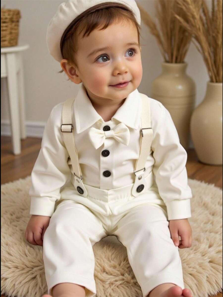 SHEIN 三件套长袖套装：白色长袖纽扣衬衫、白色背带裤和灰色贝雷帽。适合作为宝宝的第一个母亲节服装。衬衫领口简洁利落，背带裤肩带可调节，搭配一顶时尚的灰色贝雷帽，整体造型更显完美。