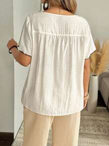 SHEIN LUNE 加大码女式刺绣短袖圆领衬衫上衣，花卉刺绣饰边加大码休闲优雅衬衫 - 杏色 - 查看 8