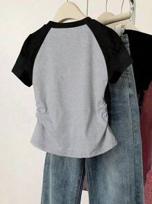 SHEIN Genkimix Kids 夏季百搭短袖修身腰部褶皱蝴蝶结T恤，少女夏季上衣，可爱露脐款，夏季假日 - 灰色 - 查看 2