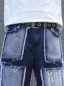 Manfinity Streetrush Pantalones cortos de hombre casuales de mezclilla con estampado de letras, parches y dobladillo deshilachado