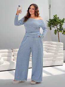 SHEIN EZwear 加大码海军蓝条纹长袖不对称领口上衣和裤子两件套针织套装加大码休闲套装加大码条纹休闲套装女士加大码条纹套装 - 藍白色 - 查看 7