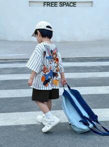 SHEIN 2 Stücke/Set Jungen Lässig Street Fashion süße Cartoon Tier Gruppe Grafik Oversized Rundhals Kurzarm T-Shirt und blaue Shorts Outfit, geeignet für Frühling/Sommer, Schule