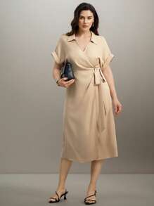 SHEIN Clasi Vestido cruzado elegante para mujer de talla grande, de tela texturizada cómoda, adecuado para ir al trabajo y uso diario, ropa de verano para mujer - Caqui - Ver 4