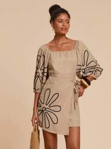 Travachic 女士刺绣方领系带休闲套头迷你连衣裙