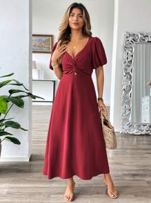 SHEIN Clasi 大码女式法式度假优雅心形领扭纹前部 A 字型泡泡袖长裙，春夏