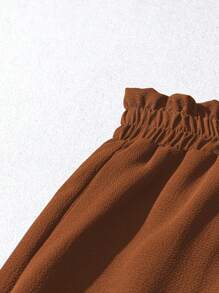 SHEIN PETITE بنطلون نسائي بقصة واسعة الساق مصمم بجيوب جانبية وخصر مطاطي مزين براشفة اللؤلؤ الأسود، مناسب للربيع والصيف