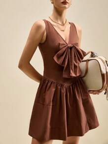 SHEIN Unity 女士夏季纯色蝴蝶结装饰 V 领无袖时尚迷你连衣裙 - 咖啡棕 - 查看 7