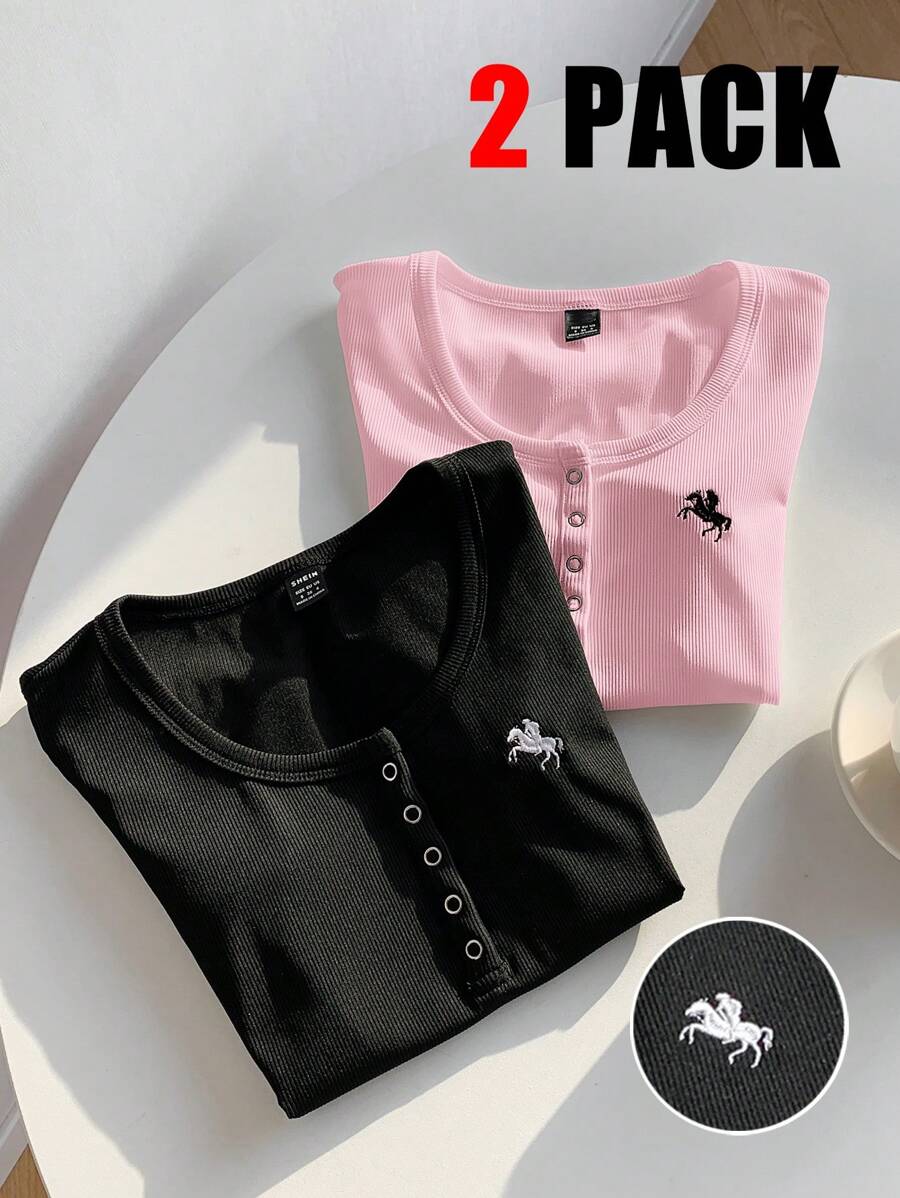 Comfortcana Conjunto de 2 camisetas femininas plus size pretas e rosa casuais com bordado de cavaleiro e fechamento frontal com botões. Blusas caneladas femininas, tops cropped femininos, camisetas Henley femininas, roupas de outono para mulheres. - Rosa - Ver 1