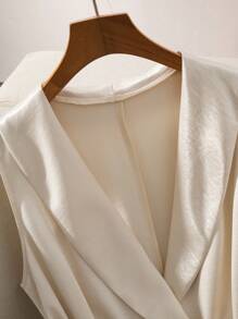 Franclia Elegante vestido de satén dorado Daphne con cuello en V, sin mangas y cintura ceñida, para mujer, de primavera/verano - Caqui - Ver 3