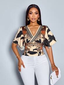 SOLERSUN 女士定位印花优雅V领休闲荷叶边不对称短袖T恤，适合通勤和度假 - 杏色 - 查看 1