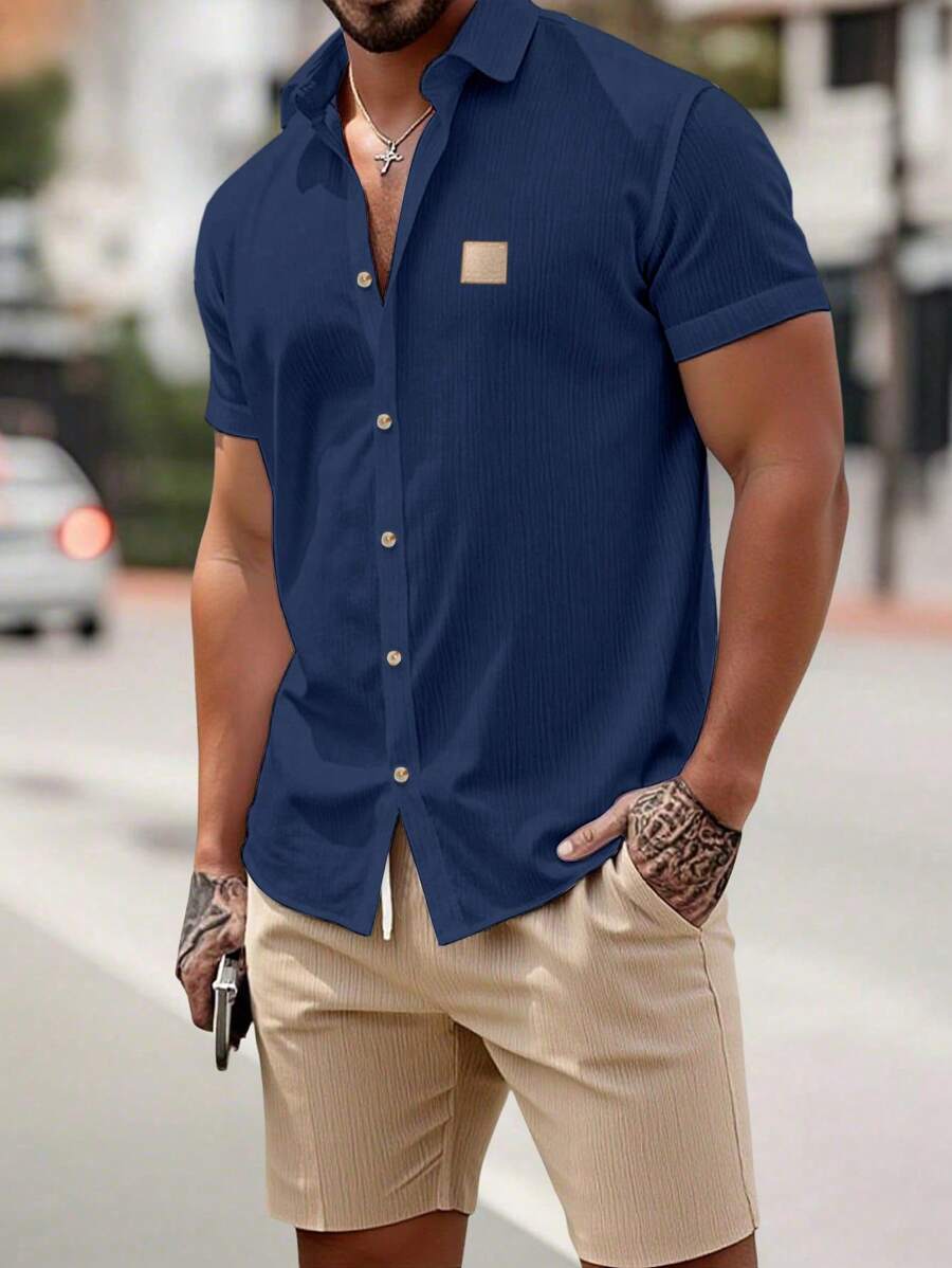 Manfinity Homme 男士纯色简约短袖衬衫短裤套装，适合日常穿着；男士休闲短袖衬衫，皇家蓝衬衫；男士夏季V领衬衫；男士夏季服装；送给男友或丈夫的绝佳礼物。假日必备。 - 藏蓝色 - 查看 1