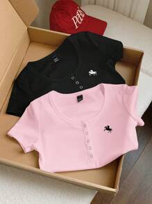 Comfortcana Conjunto de 2 camisetas femininas plus size pretas e rosa casuais com bordado de cavaleiro e fechamento frontal com botões. Blusas caneladas femininas, tops cropped femininos, camisetas Henley femininas, roupas de outono para mulheres. - Rosa - Ver 5