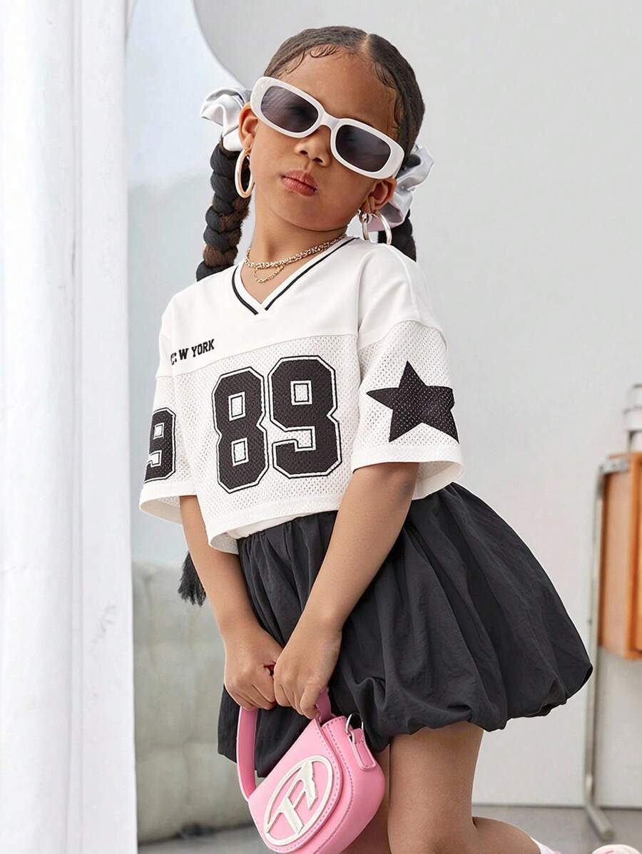 SHEIN 年轻女孩V领超大字母和数字图案针织休闲短款T恤 - 白色 - 查看 1