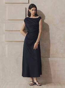 SHEIN Unity Gaun Satin Berkerut Pinggang dengan Bahu Asimetris Gaya Pantai Prancis - Hitam - View 2