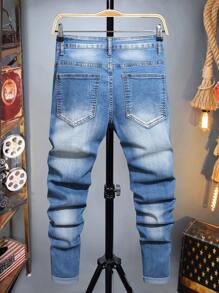 Manfinity LEGND Denim Denim Casuais Rasgados com Impressão de Letras no Bolso para Homens - Lavagem Média - Visão 2